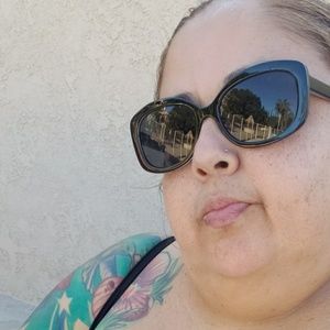 Meet your Posher, Robina